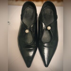 Elegant Black Women's Shoes with Pearl Detail